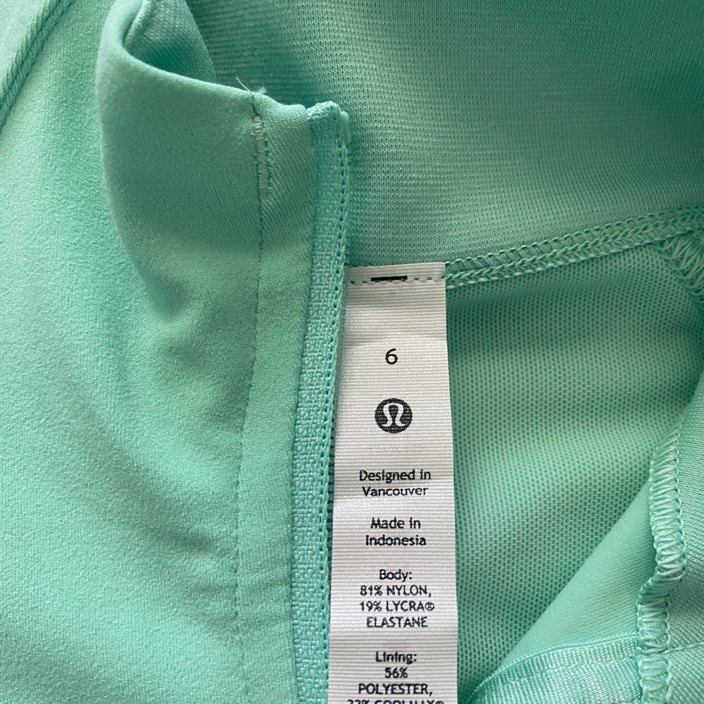 ✨SOLD✨NWT Lululemon Nulu Cropped Define Jacket! - Picture 5 of 5